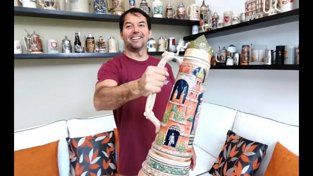 Marco Málaga comparte su pasión por la fabricación de cervezas con una colección de vasos cerveceros insólitos. Es el secretario de la Unión de Cervecerías Artesanales Peruanas. ,Caretas.pe