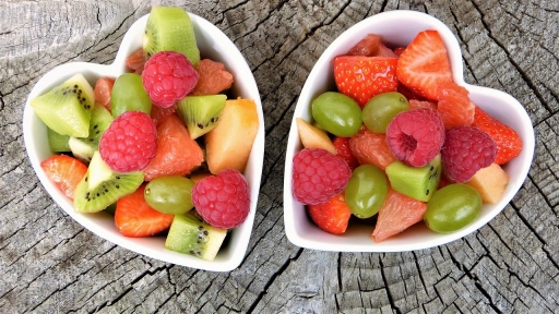 frutas frescas, bochas, tazones de frutas ,Pixabay