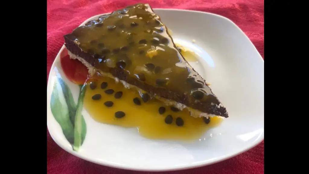 Tarta de chocolate con salsa de maracuyá ,Araceli Morán