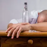 hombre, alcohol, resaca ,Pixabay