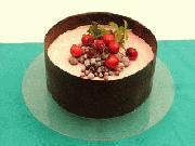 Ensamble de chocolate, crema y frambuesas