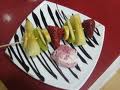 Brochetas de fruta con crema de coco 