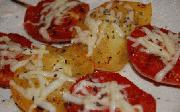 Tomates grillados con queso y vinagreta de albahaca